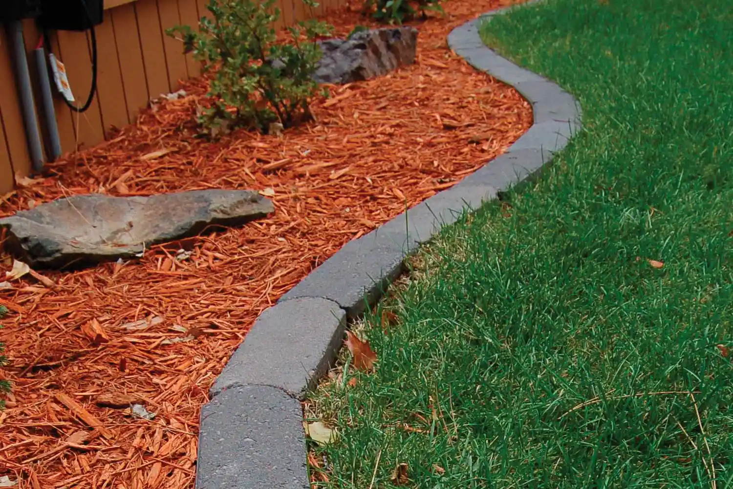 Bullet Edger separating a mulch bed from sod