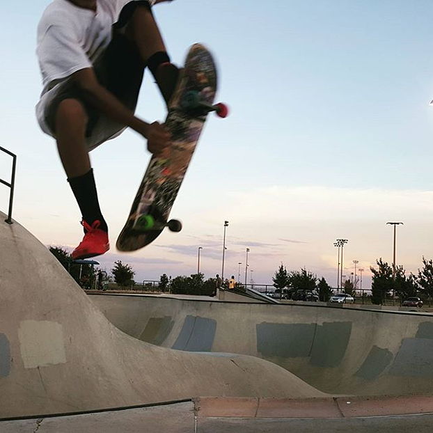 Tony Tollens on RIDERS "with a grab" Ollie South, Skateboard RIDERS