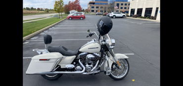 2015 HARLEY-DAVIDSON FLHR ROAD KING (COLOR OPTION) motorcycle for rent near MONROE, OH