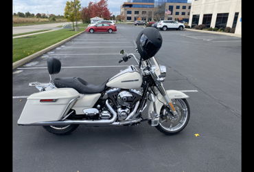 2015 HARLEY-DAVIDSON FLHR ROAD KING (COLOR OPTION) motorcycle for rent near MONROE, OH