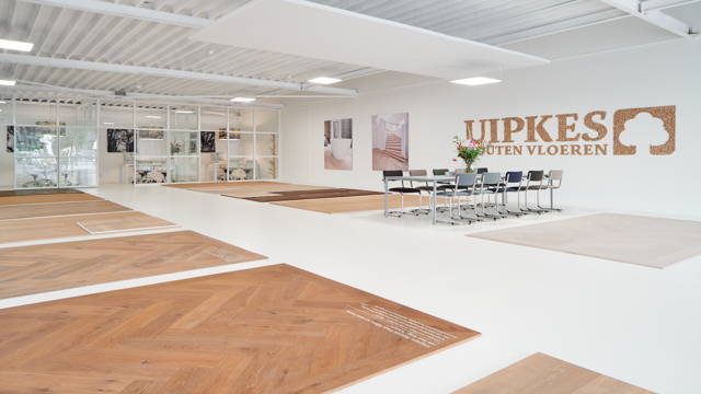The showroom of Uipkes wooden floors in Alphen a/d Rijn is the showroom for many wooden floors. 