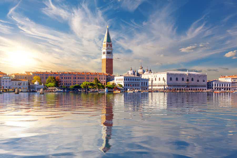 Gondola Ride and a Gala Dinner in a Venetian Palace - photo 2