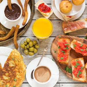 Buy the couple breakfast in Spain