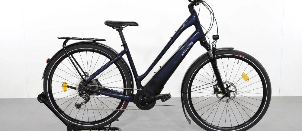 Specialized Como on a stand