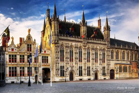 Private Bruges Historical Walking Tour with Canal Cruise