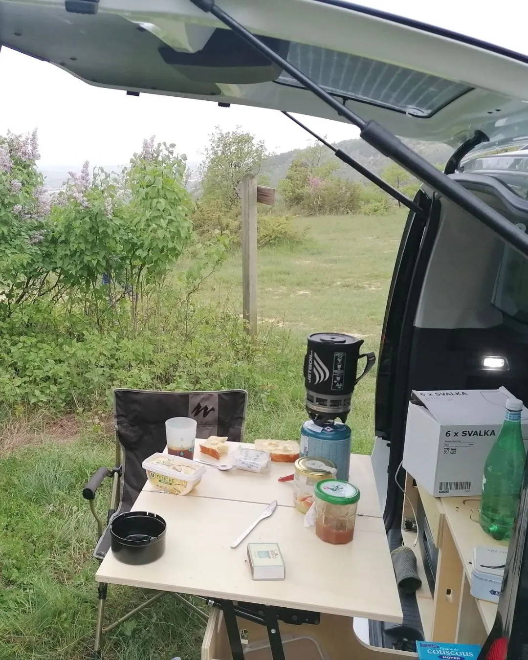 aménager transit connect en camping car