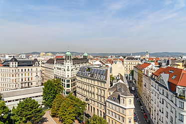  Hamburg
- Blick über Wien