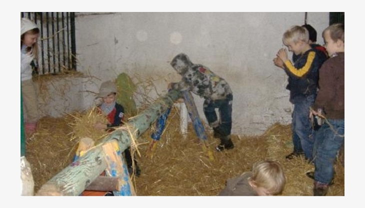 bauernhof gut halfeshof holzbalken in scheune