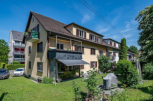  Zürich
- Die Immobilie ist sehr gut unterhalten und bietet viel Platz mit Aussenbereichen auf allen drei Wohnetagen