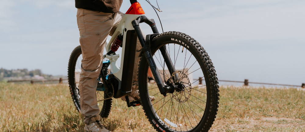 Person sitting on an e-mtb