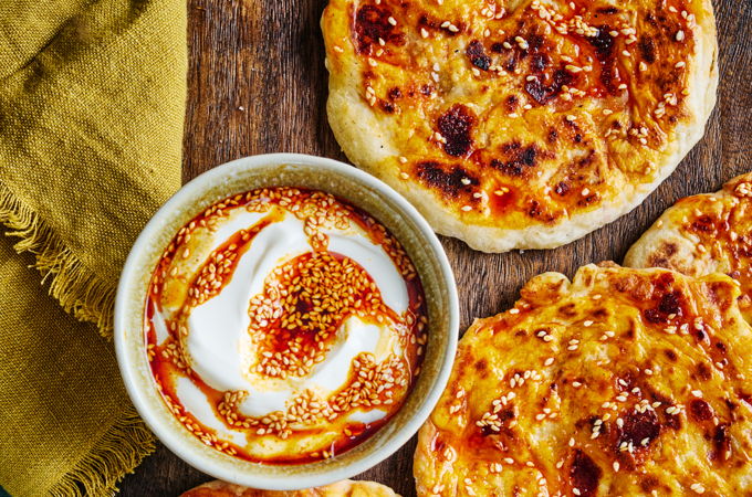 Pains plats sans pétrissage au fromage en grains