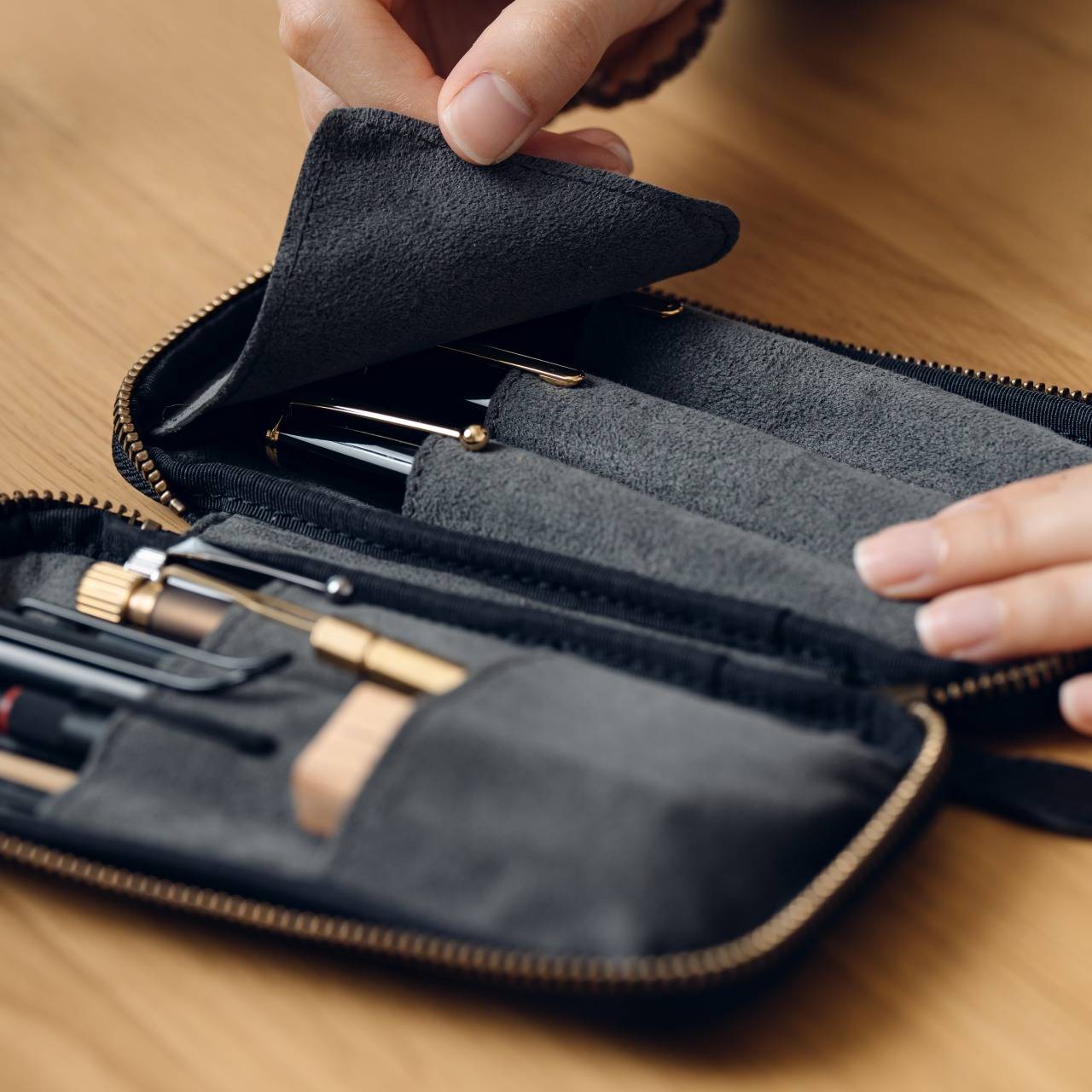 Pre-order] Zip pencil case for those who are particular