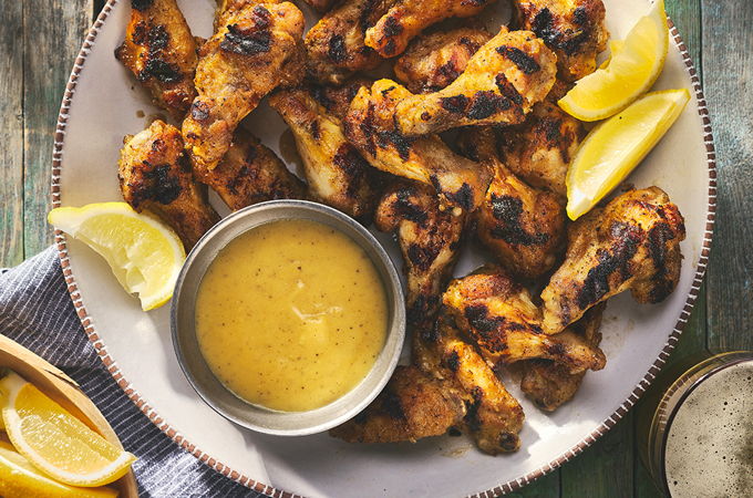 Ailes de poulet grillées piquantes au citron et au poivre