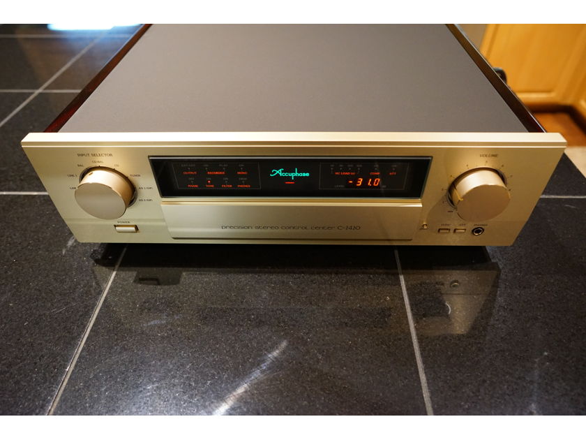 Accuphase PREAMP C-2420, MINT!