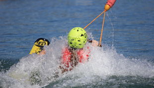 wasserskipark zossen kind fällt ins wasser