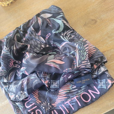 Foulard Louis Vuitton parfait état