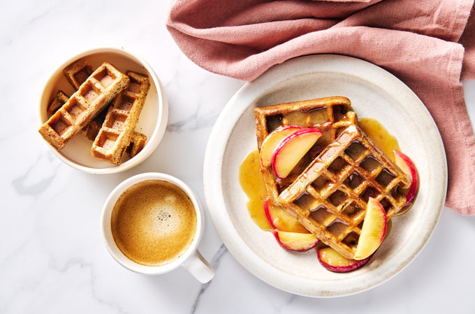 Gaufres aux pommes (DME), sauce à l’érable et aux pommes