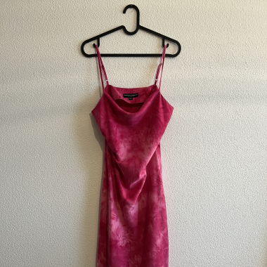 Pinkes Dorothy Perkins Wasserfall Batik Kleid