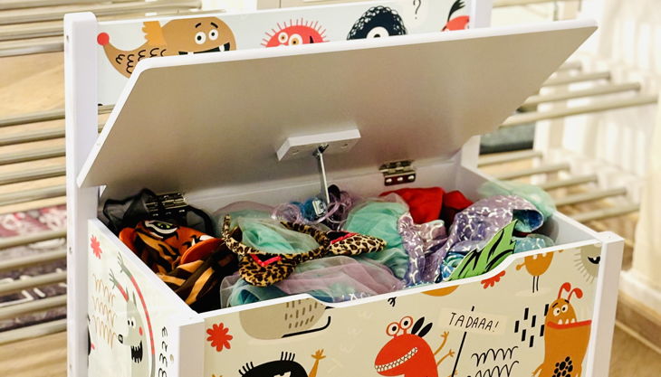 kreuzzwerg spielzeug kostumtruhe