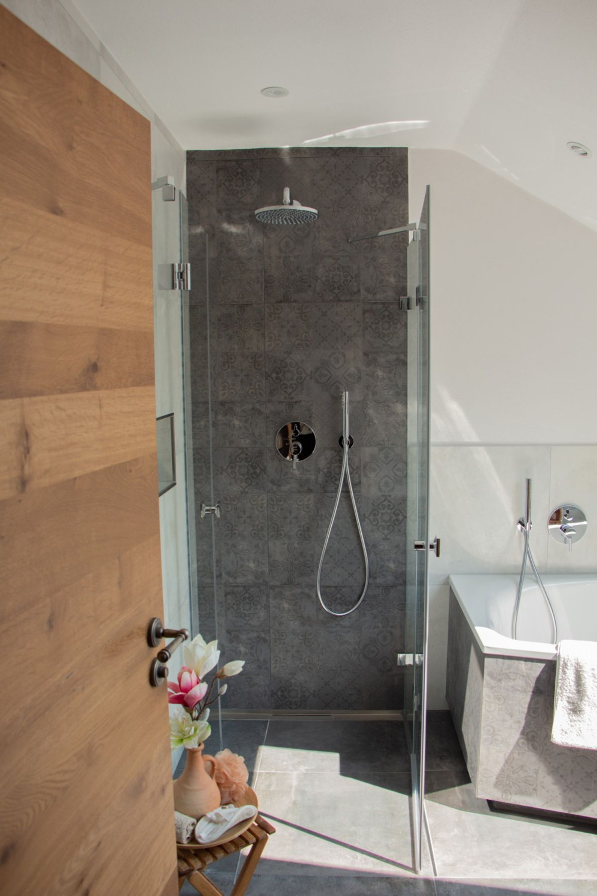 Foto Kundenreferenz Badsanierung Wellness mit barrierefreier Dusche