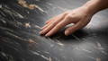 Magna Black Gold Granit Rohtafel – originale schwarze Natursteinplatte mit goldener Maserung