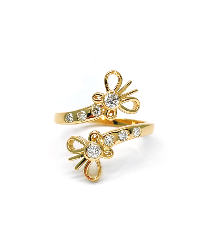 Yellow gold ring with split body ending in small butterflies with 4 small diamonds at each end.