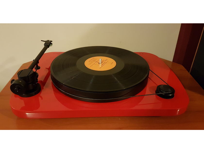 Musical Fidelity Roundtable Turntable with Cartridge.