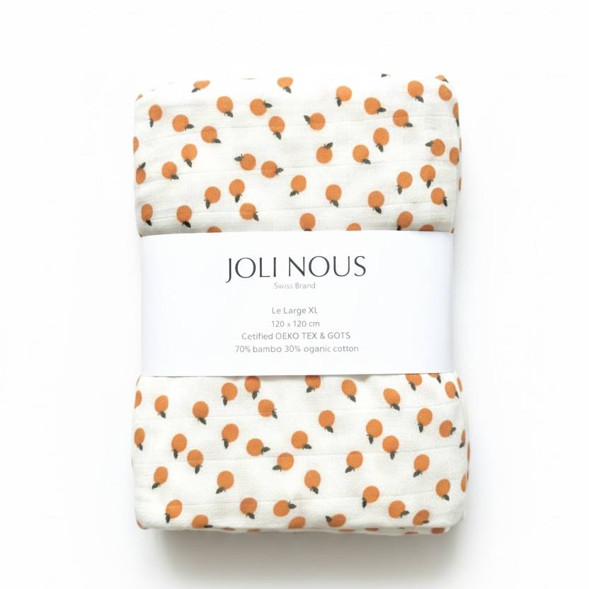 foulard pois bleu blanc élégant de la marque suisse Joli Nous, un accessoire premium pour bébé, alliant design raffiné et qualité exceptionnelle OEKO-TEX GOTS