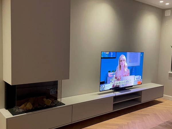 TV-meubel met inbouwhaard op maat, klantproject Houtenmeubelshop