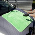 Mikrofiber håndklæde på bil