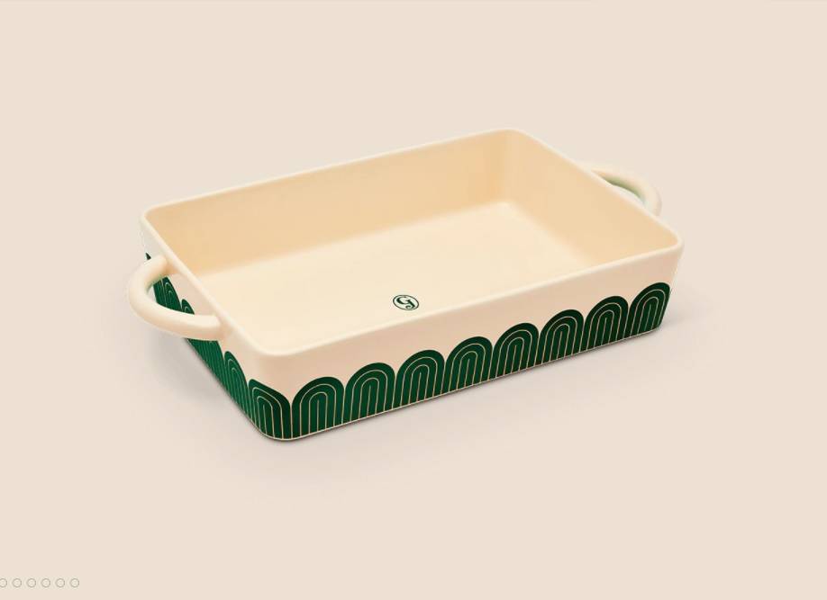 a nostalgic practical handles casserole dish which is Oven-safe and dishwasher-friendly is the best kitchen gift for your mom