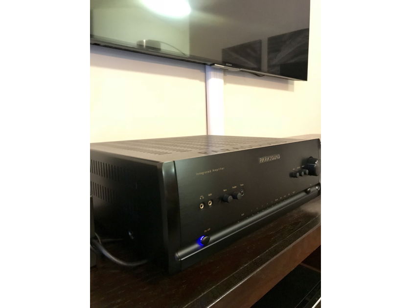 Parasound Halo integrated 2.1 channel integrated amp & DAC Parasound Halo Integrated amp