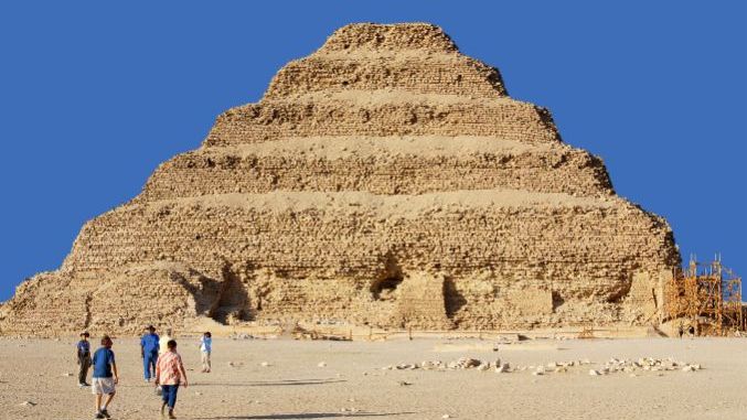 Memphis and its Necropolis - the Pyramid Field from Giza to Dashsur