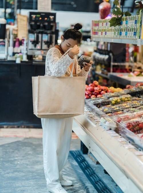 how does using reusable bags help the environment