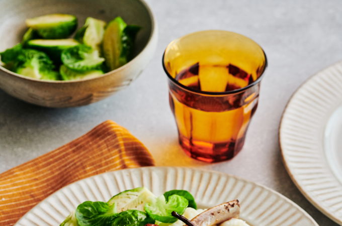 Côtelettes de porc et poires laquées au miel et à l’érable