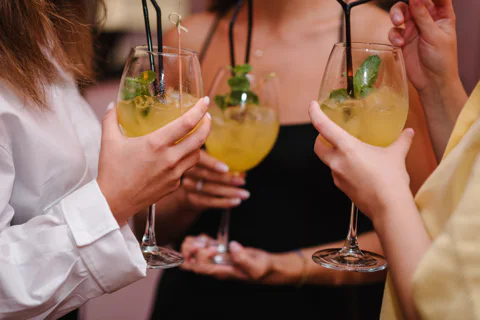 5-Hour Pub Crawl through Ruin Bars