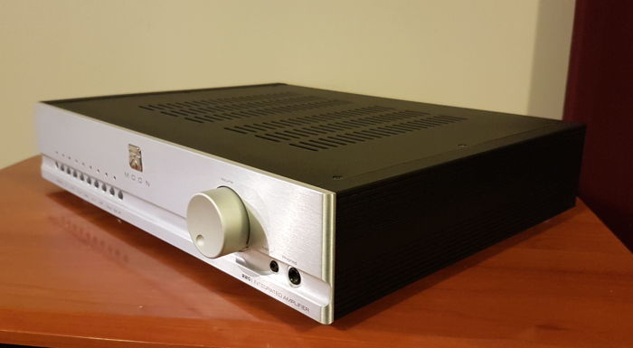 Sim Audio Moon 220i Integrated Amplifier. Reduced.