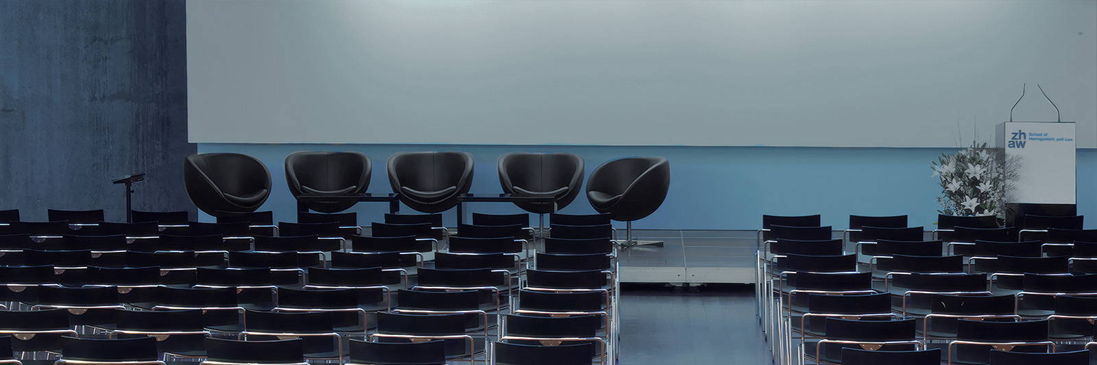 Dreh Sessel mieten für Podiumsdiskussion auf der Event Bühne