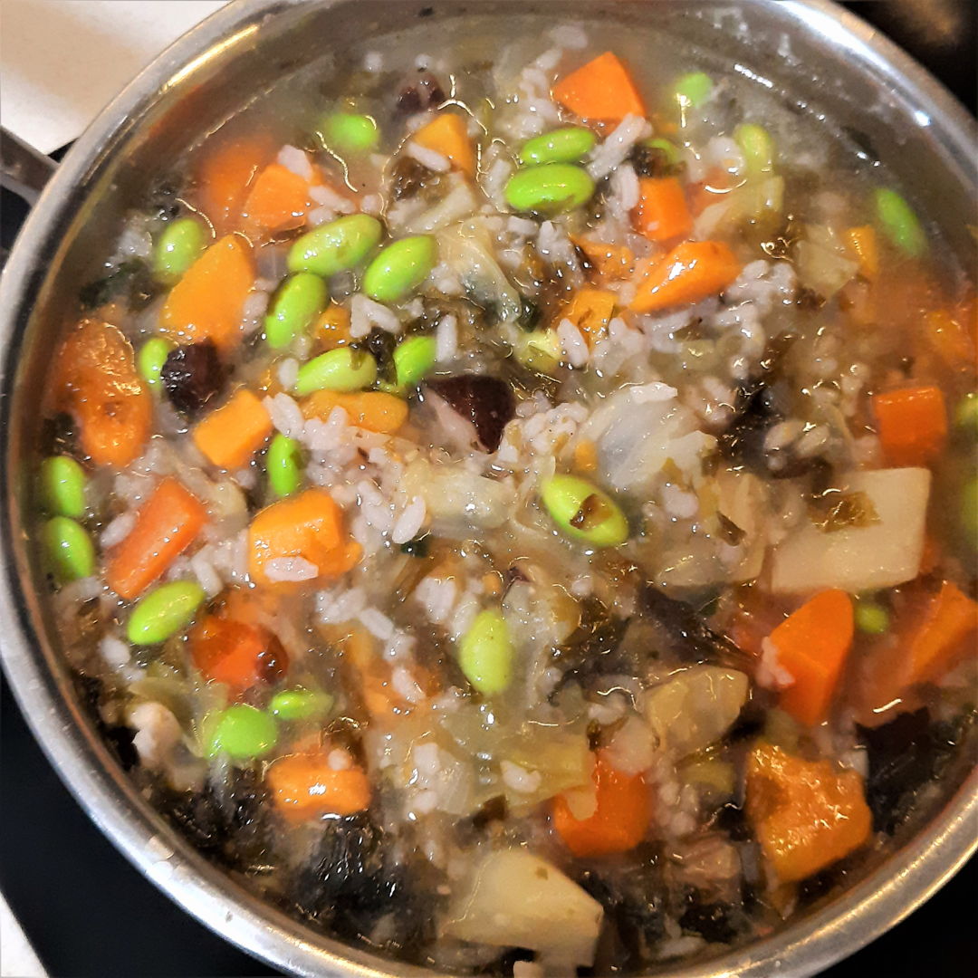 Freezing here in Melbourne, and not to mention we're going into our third week (round 2) of lockdown ~ so I decided to make this healthy pot of vegetarian congee for dinner :)