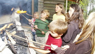 grillparty in der geburtstagsalm im freizeitpark ruhpolding