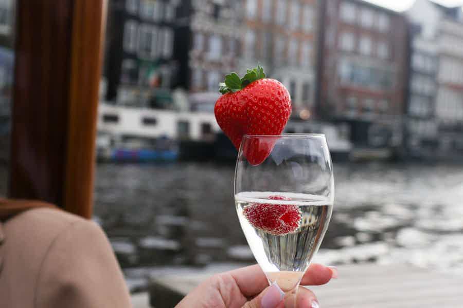 Private Romantic Canal Cruise Amsterdam with Bubbly and Snacks - photo 6