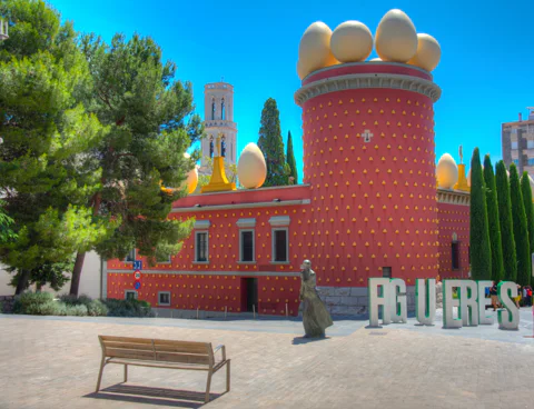 Girona Guided Tour & Dali Museum from Barcelona
