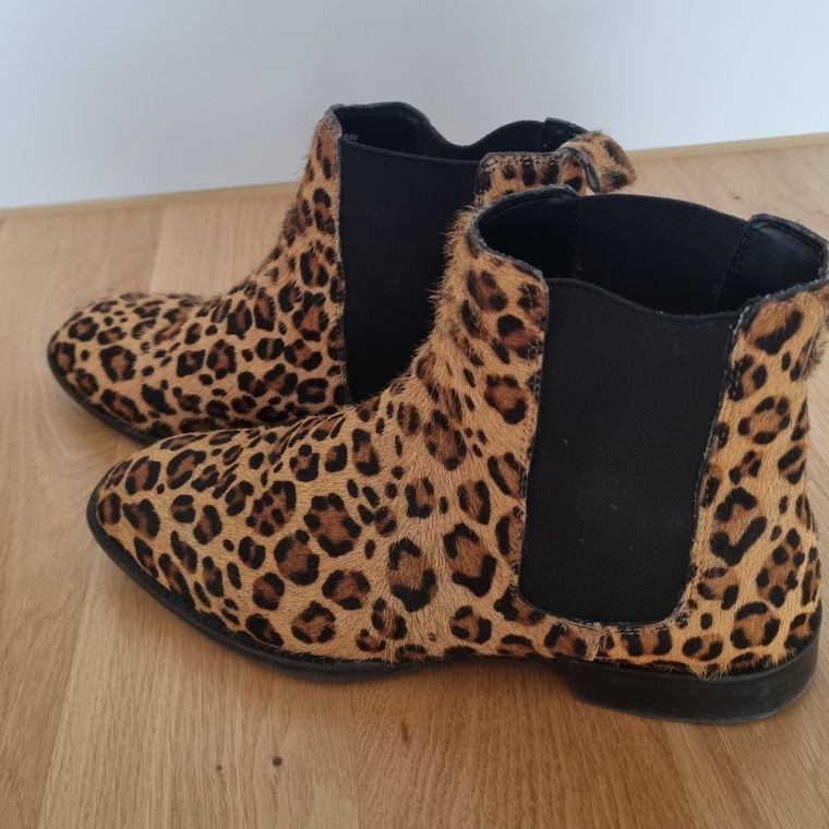 Leopard Chelsea boots
