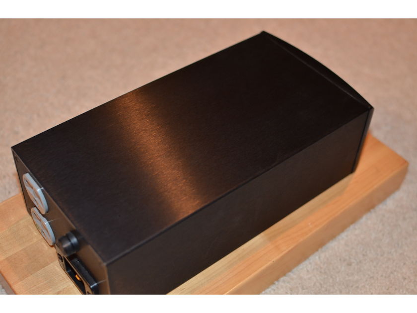 Transparent Audio PowerIsolator MM2 w/PLMM2x Power Cord in MM2 Technology. (Amazing Deal!)