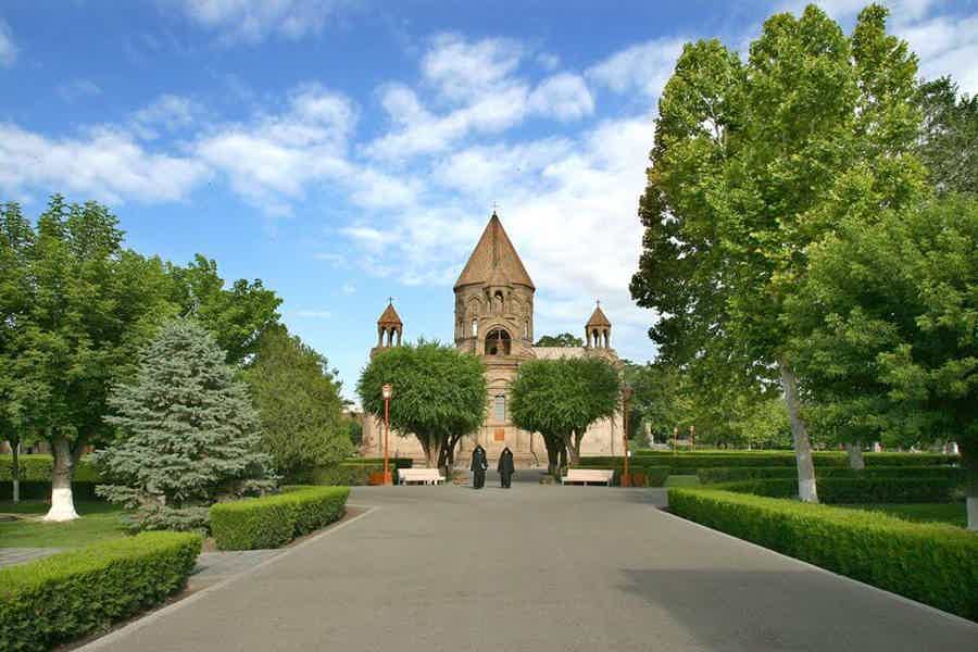 History of Armenia: Zvartnots temple, Etchmiadzin and Sardarapat memorial - photo 1