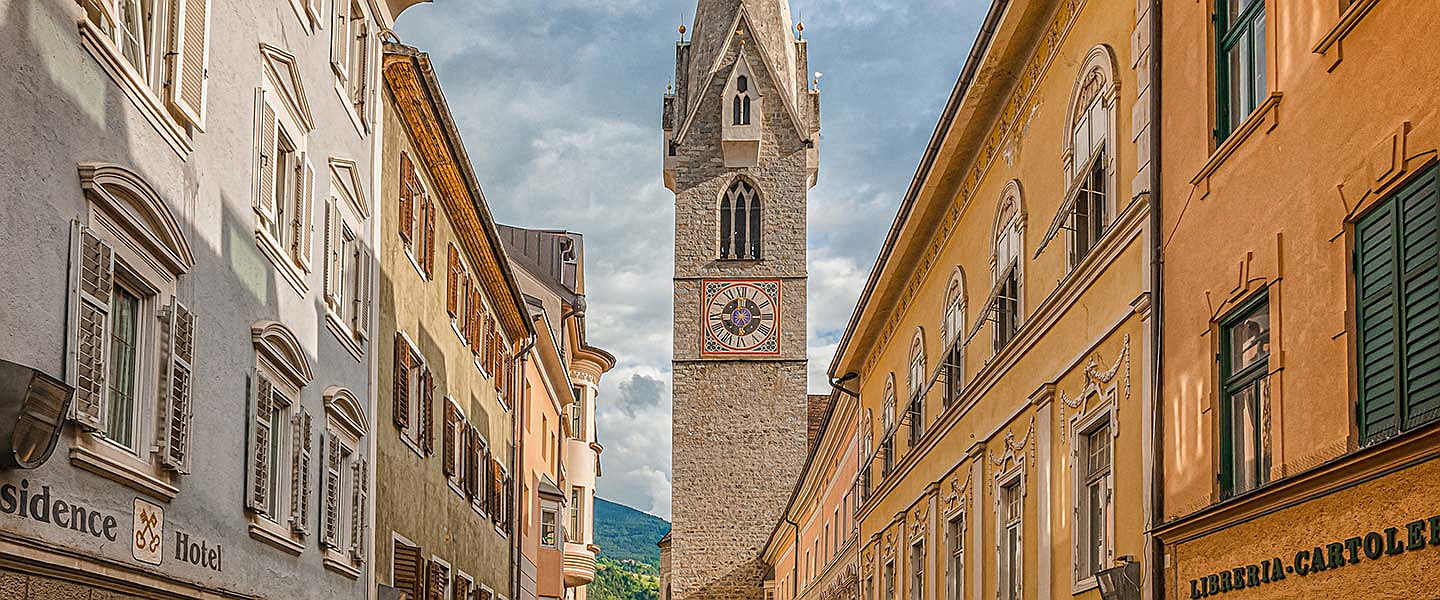  Bolzano
- Lassen Sie sich von den Vorzügen der verschiedenen Immobilienangebote in Brixen begeistern
