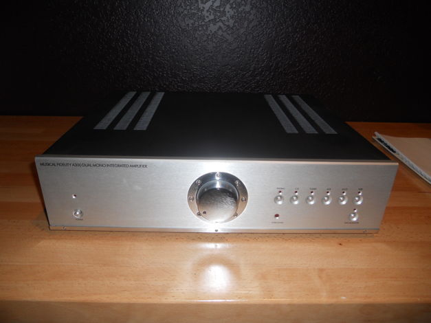 Musical Fidelity A300 DUAL MONO INTEGRATED AMPLIFIER