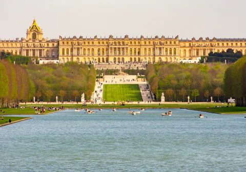 Versailles: Palace & Gardens Guided Tour from Paris