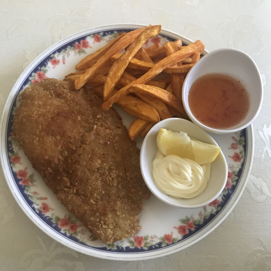Fish and sweet potato fries 😃👍🏻