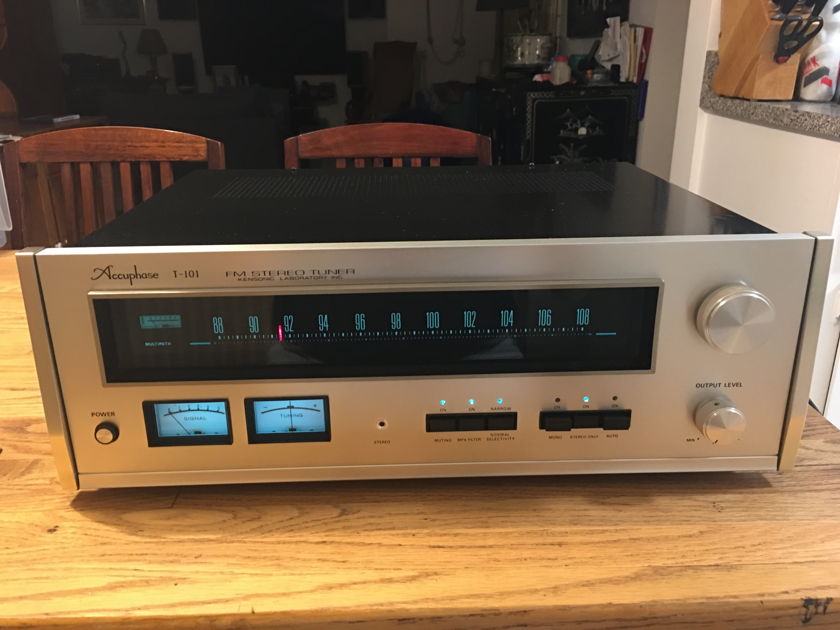 Accuphase T-101 (MINT CONDITION)